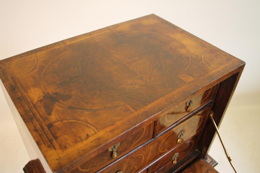 A WILLIAM & MARY WALNUT AND FEATHER BANDED CABINET on later stand, c.1900, the oblong cabinet with - Bild 3 aus 4