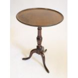 A GEORGIAN MAHOGANY TRIPOD TABLE, c.1800, the dished circular top raised on ring turned vase