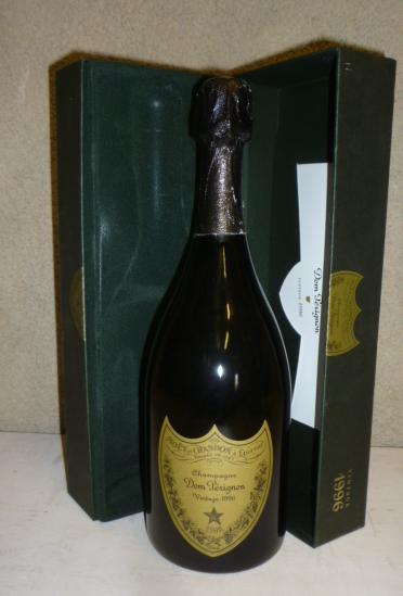 One bottle 1996 Moet et Chandon Dom Perignon, boxed