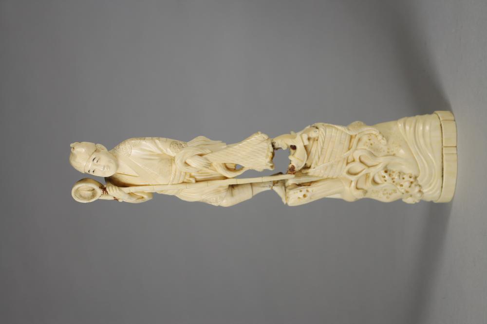 A JAPANESE ONE PIECE IVORY OKIMONO, Meiji period, of a fisherman holding a long net/spear in his - Image 6 of 6