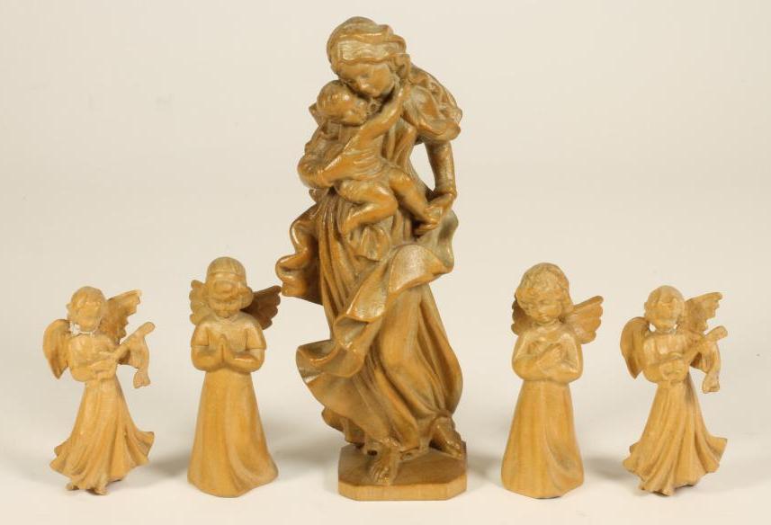 A GERMAN CARVED BOXWOOD PART NATIVITY, 20th century, comprising the Virgin standing and holding