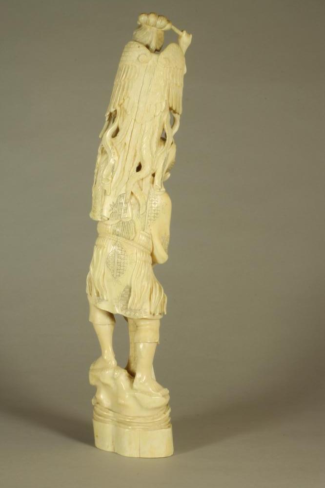 A JAPANESE ONE PIECE IVORY OKIMONO, Meiji period, of a fisherman supporting a young child standing - Image 3 of 8