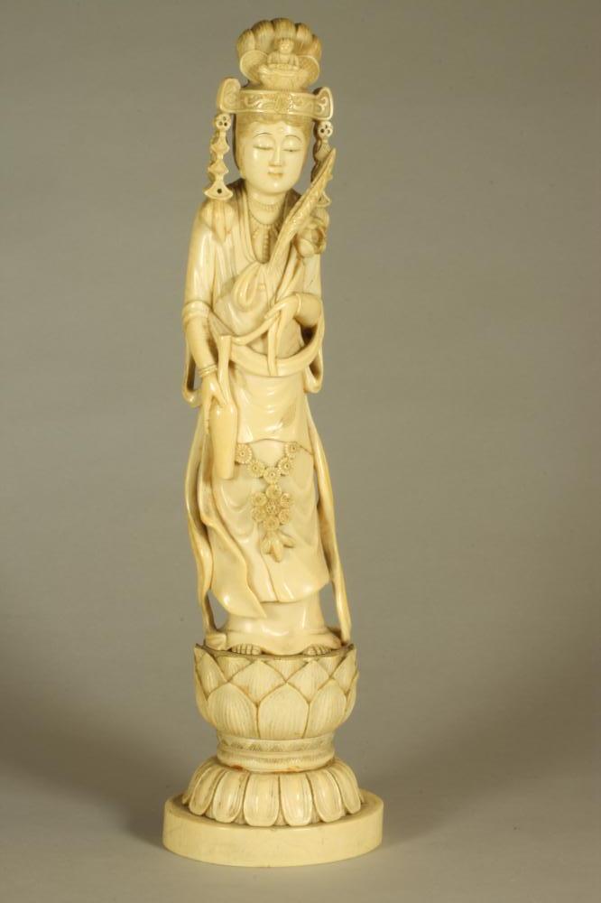 A JAPANESE ONE PIECE IVORY OKIMONO, Meiji period, of a Bejin with high elaborate hair style with - Image 2 of 7