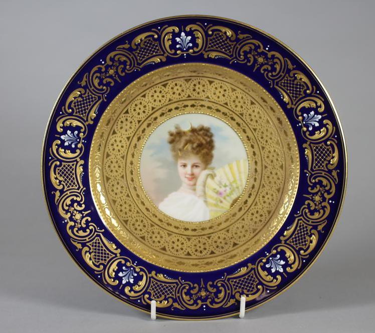 A VIENNA PORCELAIN CABINET PLATE, late 19th century, of plain circular form, centrally painted in