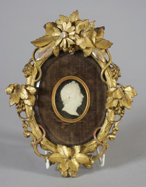 A EUROPEAN CARVED IVORY HEAD PORTRAIT PLAQUE, early 19th century, the male turned to sinister and