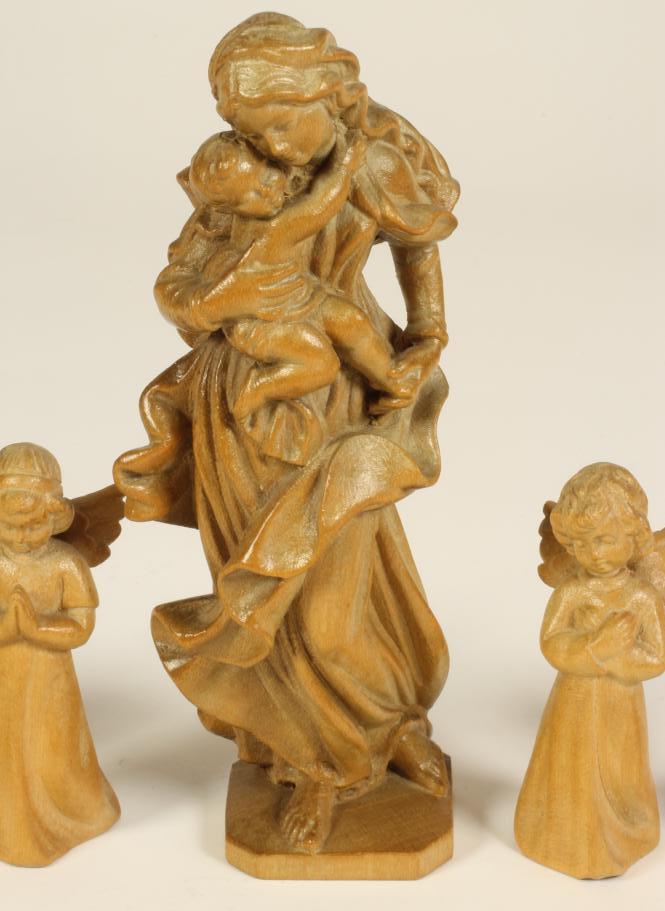 A GERMAN CARVED BOXWOOD PART NATIVITY, 20th century, comprising the Virgin standing and holding - Image 2 of 3