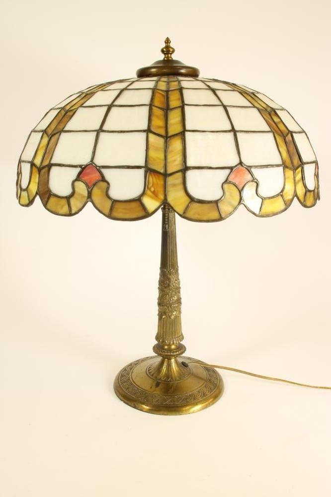 A GILT METAL ELECTRIC TABLE LAMP BASE, early 20th century, the tapering reeded column with stiff