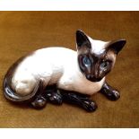 Beswick pottery recumbent Siamese cat, impressed to base 15591