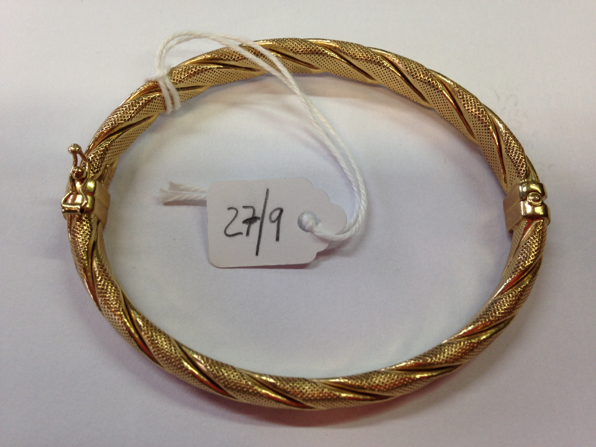 A 9ct gold hinged bangle 9 gms