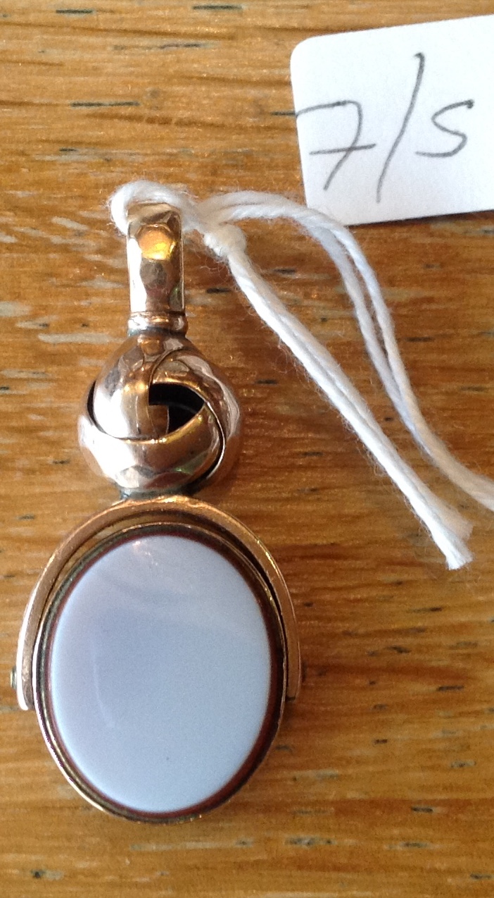 A 9ct gold fob