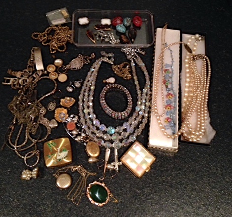 Collection vintage jewellery inc. 9ct gold, silver etc.