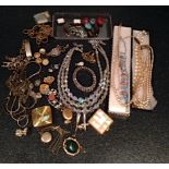 Collection vintage jewellery inc. 9ct gold, silver etc.