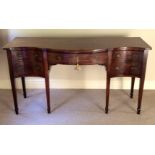 Fine quality Georgian mahogany serpentine fronted sideboard in good original condition