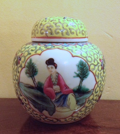 A 20th c famille jaune ginger jar with cover