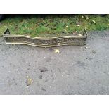 Good 18th c brass serpentine fender 152 cms max.