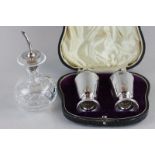 A pair of silver peppers, maker Walker and Hall Sheffield 1912, 2.5oz, in case, together with a