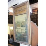 A Regency gilt pier glass 90cm high (NC)