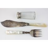 Victorian silver and mother of pearl fish servers, 1890 Sheffield, together with a silver topped