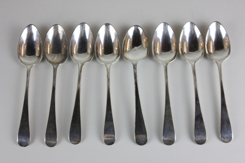 A set of eight George III silver Old English pattern dessert spoons, London 1804, 7.5oz