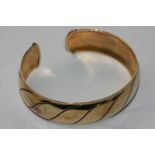 A 9ct gold open end bangle, 14g