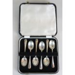 A cased set of George V rat tail silver teaspoons, maker H. G. C. & co, Birmingham, 1922 2.5oz