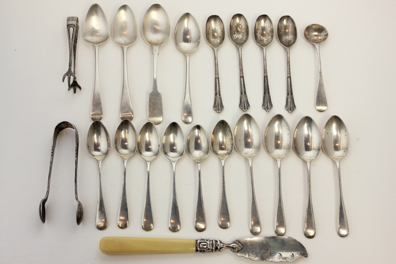 A set of five fiddle pattern George V silver teaspoons and six coffee spoons, maker Emile Viner,