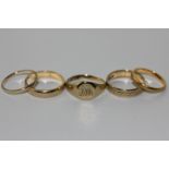 Four 9ct gold rings, 9g; and a 22ct gold wedding ring,  2.1g