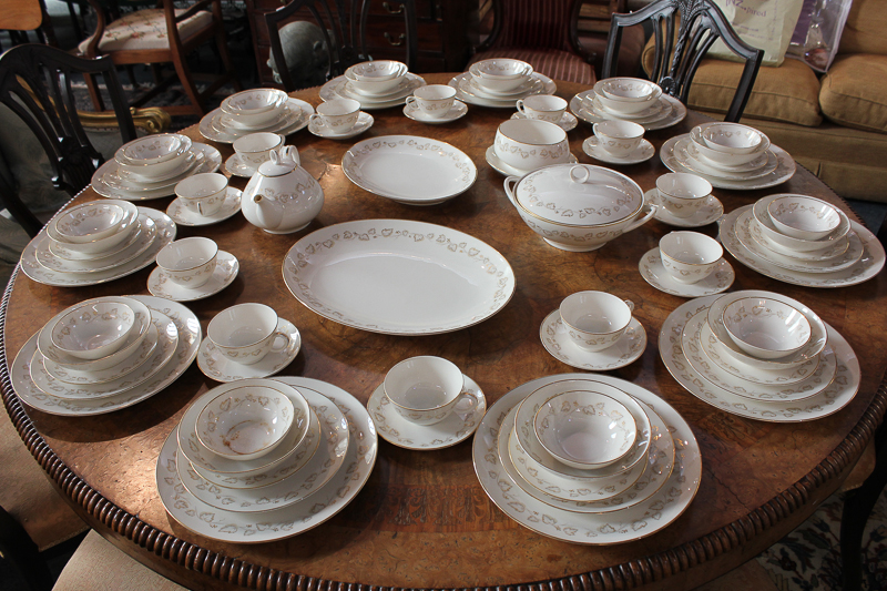 A Noritake gold ivy pattern porcelain dinner and sea service for twelve, to include two oval
