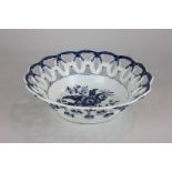 A Caughley dish with open basket weave sides and applied floral decoration, 21.5cm diameter