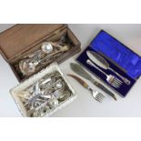 A pair of horn handled silver plated fish servers, a cased set of silver plated fish servers and a