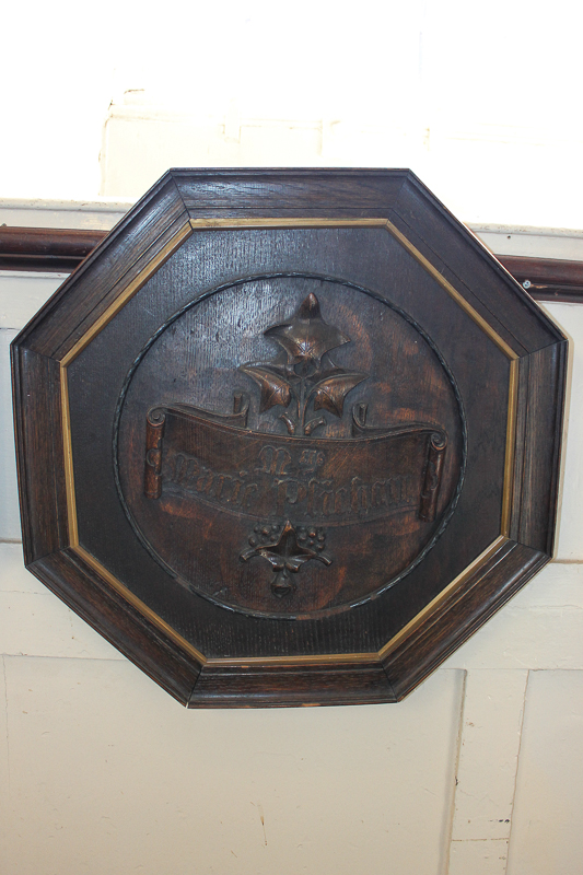 Two French carved wood roundels, famille G de Preux, and M'lle Marie Plinchan, both on a scroll - Image 3 of 3