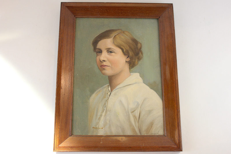 Early 20th century school, portrait of a lady, 35cm by 25cm