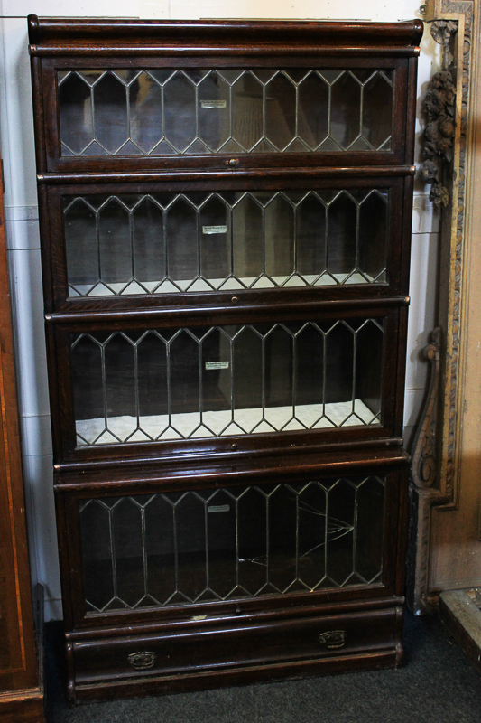 A Globe Wernicke four-tier oak bookcase with lead glazed doors, (SPM), 87cm
