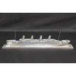 R.M.S. TITANIC: Modern cast Compulsion gallery model of the Titanic. 19ins. Ex. Brian Ticehurst