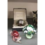 20th cent. Glass ware: Caithness paperweight, boxed. Paperweight in the form of a snail, Barleylands