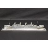 R.M.S. TITANIC: Modern cast Compulsion Gallery model of the Titanic. 19ins. Ex. Brian Ticehurst