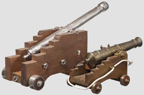 Zwei Modellschiffsgeschütze, Sammleranfertigungen im Stil des 18. Jhdts.   Bronze- bzw. Eisenrohr im - Image 2 of 2