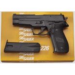 SIG Sauer P 226, im Karton   Kal. 9 mm Para, Nr. U360499. Nummerngleich. Blanker Lauf. 15-