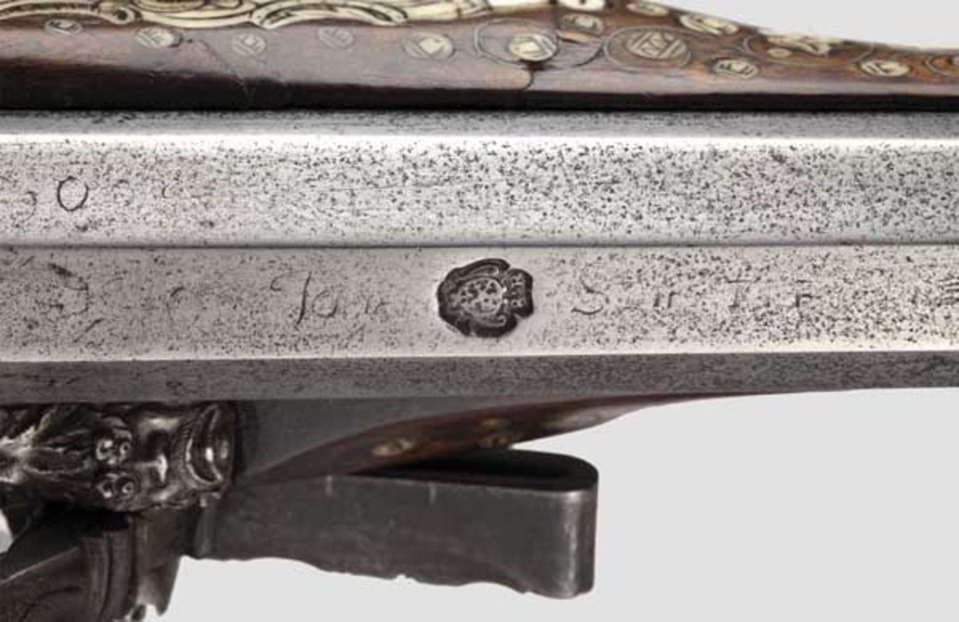 A German wheellock rifle, circa 1680, with bone inlays from historicism period   Octagonal barrel, - Bild 4 aus 4