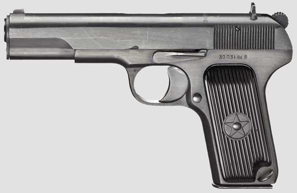 Tokarev TT 33 (Typ 54)   Kal. 7,62 Tok., Nr. 30031846. Nummerngleich. Blanker, hartverchromter Lauf.