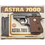 Astra Mod. 7000, im Karton   Kal. .22 l.r., Nr. F4923. Blanker Lauf. Achtschüssig.