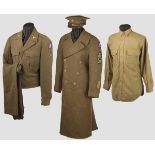 Uniform-Ensemble eines NCO der 5th Army Group   Schirmmütze aus grün-braunem Wollstoff, Mützenemblem