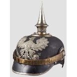 Helm für Offiziere der Pioniere   Schwarzer Lederkorpus (leicht krakeliert), frostig versilbertes