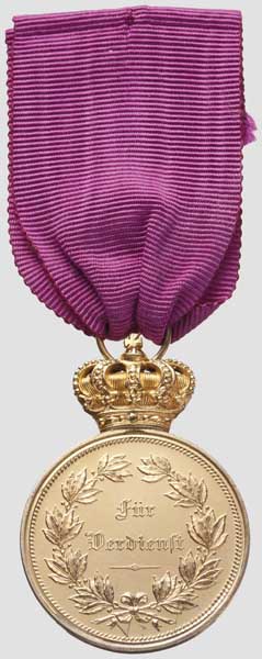 Orden des Ehrenkreuzes - Verdienstmedaille in Gold mit Krone 1909   Aus vergoldetem Silber