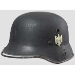 Helm aus Vulkanfiber für Heeresangehörige, beide Embleme Zu 85 % erhaltene feldgraue Lackierung,