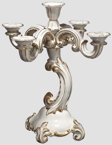 Fünfkerziger Barockleuchter  Entwurf Franz Nagy, Modellnummer 16. Weißes, glasiertes Porzellan, - Image 2 of 3