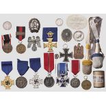 Sammlung von 18 Ehrenzeichen, Abzeichen, einer Erkennungsmarke etc. NSDAP-Dienstauszeichnung 2.