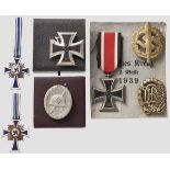 Gruppe Orden, darunter Eisernes Kreuz 1. Klasse im Etui EK 1. Klasse 1939, magnetischer Eisenkern,