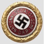 Ehrenzeichen der NSDAP (Goldenes Parteiabzeichen) - kleine Ausführung für Zivilanzug Aus vergoldeter