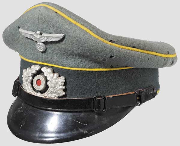 A visor cap for enlisted men of the army, signal Field-grey wool top with heavy mothing, dark